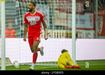 Halle, Deutschland. 20 septembre 2024. Halle, Deutschland 20. Septembre 2024 : Regionalliga Nord/Ost - 2024/2025 - Hallescher FC v. Hertha BSC II Im Bild : Cyrill Akono (Halle) jubelt nach seinem Tor zum 4:1 crédit : dpa/Alamy Live News Banque D'Images