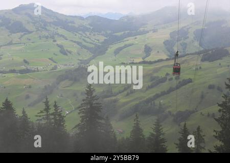 Ebenalp, Suisse – 13 juillet 2024 : vue au téléphérique d'Ebenalp dans les alpes suisses Banque D'Images