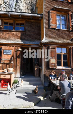 Ebenalp, Suisse – 13 juillet 2024 : vue à la célèbre maison d'hôtes de montagne Aescher à Ebenalp dans les alpes suisses Banque D'Images