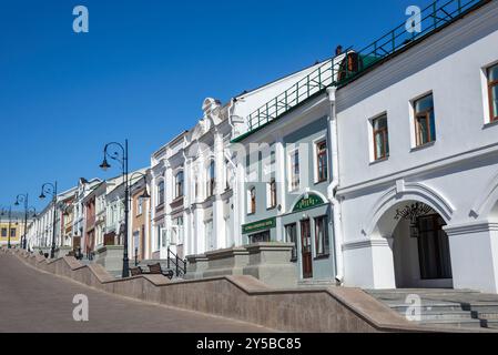 ARZAMAS, RUSSIE - 05 SEPTEMBRE 2024 : vue sur la rue piétonne Gostiny Dvor. Arzamas, région de Nijni Novgorod, Russie Banque D'Images