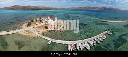 L'église d'Agios Spyridon sur l'île d'Elafonisos, Laconie Péloponnèse, vue aérienne Banque D'Images