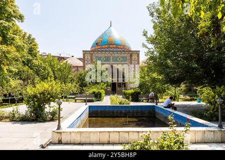 Erevan, Arménie - 28 juillet 2024 : Cour de la Mosquée bleue dans la ville d'Erevan le jour ensoleillé d'été Banque D'Images