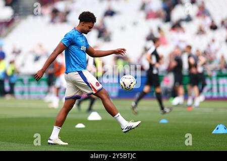 London Stadium, Londres, Royaume-Uni. 21 septembre 2024. Premier League Football, West Ham United contre Chelsea ; Renato Veiga de Chelsea pendant l'échauffement avant match crédit : action plus Sports/Alamy Live News Banque D'Images