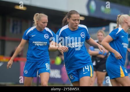 Crawley, Royaume-Uni. 21 septembre 2024. Crawley, Angleterre, 21 septembre 2024 : Fran Kirby (14 Brighton) s'échauffe avant le match de Super League Barclays FA Womens entre Brighton et Hove Albion et Everton au Broadfield Stadium, Crawley. (Tom Phillips/SPP) crédit : photo de presse sportive SPP. /Alamy Live News Banque D'Images