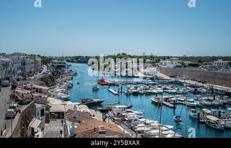 Vue sur le port de Ciutadella, Minorque. Banque D'Images