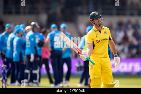 L'australien Mitchell Marsh quitte le terrain après avoir perdu son guichet lors du deuxième match international d'une journée à Headingley, Leeds. Date de la photo : samedi 21 septembre 2024. Banque D'Images