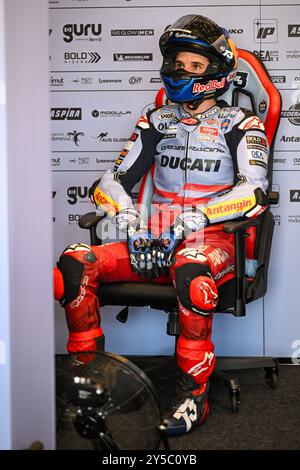 Alex Marquez Espagnol Gresini Racing MotoGP Ducati portrait attend dans la boîte lors du Gran Premio Pramac dellâEmilia-Romagna - Paddock et Rider, Championnat du monde MotoGP à Misano, Italie, 21 septembre 2024 Banque D'Images