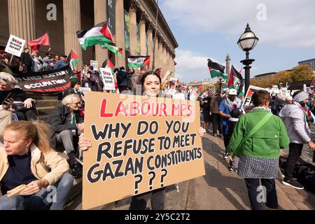 Liverpool, Royaume-Uni. 21 septembre 2024. Manifestation palestinienne à Liverpool sur la place St Georges rejointe par des juifs orthodoxes soutenant l'État palestinien. Photo : crédit : GaryRobertsphotography/Alamy Live News Banque D'Images