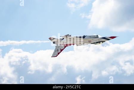 L'United States Air Force Air Demonstration Squadron 'Thunderbirds' se produit au Sound of Speed Airshow, du 14 au 15 septembre 2024. Les Thunderbirds sont b. Banque D'Images