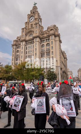 Liverpool, Royaume-Uni. 21 septembre 2024. Protestation palestinienne Liverpool a commencé à St Georges Square des milliers de personnes ont défilé vers le front de mer Mersey en passant par le bâtiment emblématique du foie. La conférence du parti travailliste se tiendra sur l'eau à partir de ce week-end. Liverpool UK photo : crédit : GaryRobertsphotography/Alamy Live News Banque D'Images