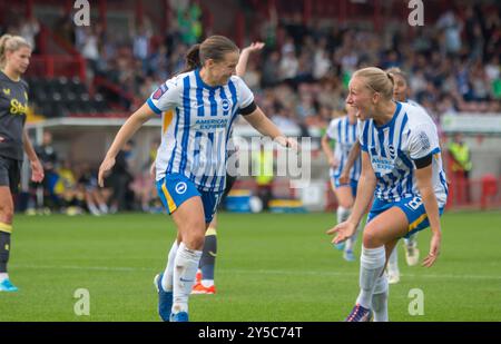 Crawley, Royaume-Uni. 21 septembre 2024. Crawley, Angleterre, 21 septembre 2024 : Fran Kirby (14 Brighton) célèbre avoir marqué pour Brighton lors du match de Super League Barclays FA Womens entre Brighton et Hove Albion et Everton au Broadfield Stadium, Crawley. (Tom Phillips/SPP) crédit : photo de presse sportive SPP. /Alamy Live News Banque D'Images