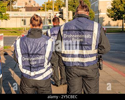 Anti-terreur Übung in Hannover Die Polizei setzte eine Dohnengruppe zur Aufklärung ein. *** Exercice antiterroriste à Hanovre la police a déployé un groupe de drones pour la reconnaissance Copyright : xBerndxGüntherx Banque D'Images