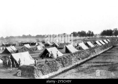 Première Guerre mondiale 1916 North West Frontier, Inde britannique. Queens Regiment Camp, Adezai Banque D'Images