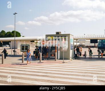 Gare routière, Aéroport de Gérone, Catalogne, Espagne, Europe. Banque D'Images