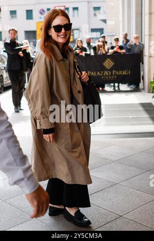 Julianne Moore arrive à son hôtel pendant la semaine de la mode de Milan collections femmes - printemps/été 2025 le 21 septembre 2024 à Milan, Italie. Photo de Marco Piovanotto/ABACAPRESS. COM Credit : Abaca Press/Alamy Live News Banque D'Images