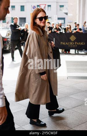 Julianne Moore arrive à son hôtel pendant la semaine de la mode de Milan collections femmes - printemps/été 2025 le 21 septembre 2024 à Milan, Italie. Photo de Marco Piovanotto/ABACAPRESS. COM Credit : Abaca Press/Alamy Live News Banque D'Images