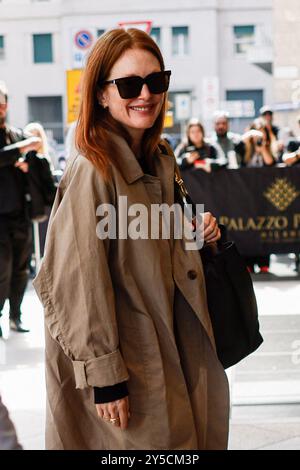 Julianne Moore arrive à son hôtel pendant la semaine de la mode de Milan collections femmes - printemps/été 2025 le 21 septembre 2024 à Milan, Italie. Photo de Marco Piovanotto/ABACAPRESS. COM Credit : Abaca Press/Alamy Live News Banque D'Images