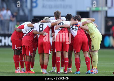 Utrecht, pays-Bas. 21 septembre 2024. UTRECHT, PAYS-BAS - 21 SEPTEMBRE : Huddle FC Utrecht pendant le match néerlandais Eredivisie entre le FC Utrecht et Willem II à Galgenwaard le 21 septembre 2024 à Utrecht, pays-Bas. (Photo de Peter Lous/Orange Pictures) crédit : Orange pics BV/Alamy Live News Banque D'Images