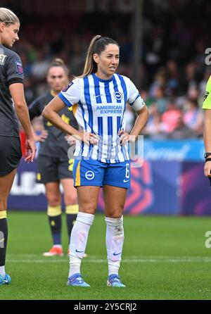 Crawley UK 21 septembre 2024 - Vicky Losada de Brighton lors du match de football de Barclays Women's Super League entre Brighton & Hove Albion et Everton au Broadfield Stadium de Crawley : crédit Simon Dack /TPI/ Alamy Live News. Usage éditorial exclusif. Pas de merchandising. Banque D'Images