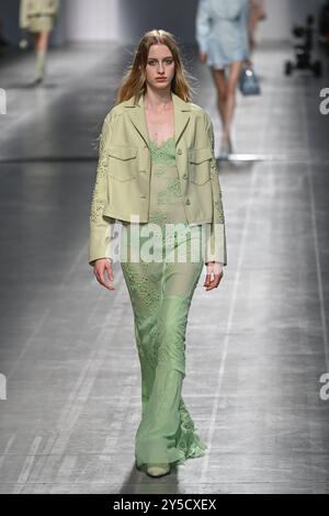 Milan, Italie. 21 septembre 2024. Milan Women's Fashion week : printemps / été 2025 - mode féminine, printemps été 2025.- Ermanno Scervino défilé de mode - sur la photo : modèle crédit : Independent photo Agency Srl/Alamy Live News Banque D'Images