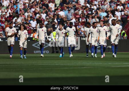 Londres, Royaume-Uni. 21 septembre 2024. Levi Colwill (6), Marc Cucurella (3), l'attaquant Nicolas Jackson (15), le milieu de terrain Enzo Fernandez (8), le milieu de terrain de Chelsea Noni Madueke (11), l'attaquant de Chelsea Jadon Sancho (19), l'attaquant de Chelsea Cole Palmer (20) et le défenseur de Chelsea Tosin Adarabioyo (4) après le deuxième but lors du West Ham United Kingdom FC, Londres / The second match en direct, London Bank of the United Kingdom FC, le 21 septembre 2024 Banque D'Images