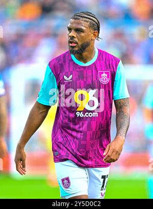 Turf Moor, Burnley, Lancashire, Royaume-Uni. 21 septembre 2024. EFL Championship Football, Burnley versus Portsmouth ; Lyle Foster de Burnley Credit : action plus Sports/Alamy Live News Banque D'Images