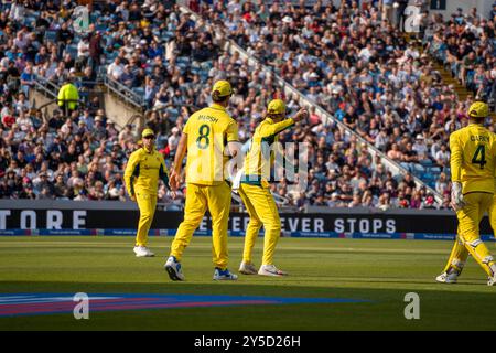 Australie Aaron Hardie Bowls and Catches Out Ben Duckett Angleterre vs Australie - Metro Bank One Day International Series - Headingley - 21/09/24 Banque D'Images