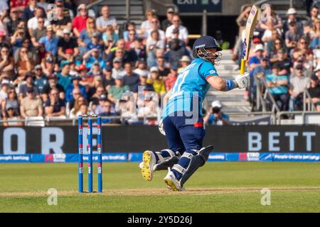 Australie Aaron Hardie Bowls and Catches Out Ben Duckett Angleterre vs Australie - Metro Bank One Day International Series - Headingley - 21/09/24 Banque D'Images