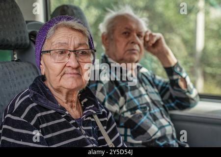 Evhen Vasyliev/le Pictorium - évacuation de Pokrovsk, région de Donetsk, Ukraine. 12 septembre 2024. Ukraine/région de Donetsk/Pokrovsk - les gens continuent de quitter la communauté de Pokrovsk. Le 5 septembre 2024, le train d'évacuation a été annulé pour des raisons de sécurité par les autorités locales. Les gens partent maintenant seuls ou sont évacués par des bénévoles et des organisations. Il reste environ 16 000 résidents à Pokrovsk, dont 177 enfants. Crédit : LE PICTORIUM/Alamy Live News Banque D'Images