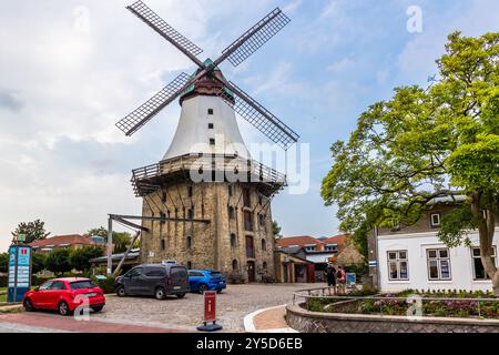 Le moulin Amanda à Kappeln, construit en 1888, de conception néerlandaise et le seul broyeur et scierie combinés du Schleswig-Holstein. Exploité comme moulin à grain jusqu'en 1964 et encore utilisé aujourd'hui comme scierie avec un atelier d'exposition. Le moulin Amanda à Kappeln est un moulin à vent dans lequel une scierie est encore en activité aujourd'hui comme un musée fonctionnel. Schleswiger Straße, Kappeln, Schleswig-Holstein, Allemagne Banque D'Images