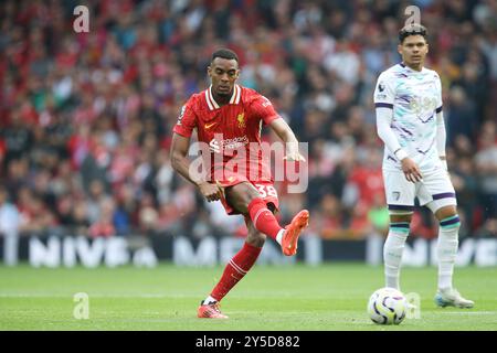 Liverpool, Royaume-Uni. 21 septembre 2024. Ryan Gravenberch de Liverpool en action. Premier League match, Liverpool contre Bournemouth à Anfield à Liverpool le samedi 21 septembre 2024. Cette image ne peut être utilisée qu'à des fins éditoriales. Usage éditorial exclusif. photo par Chris Stading/Andrew Orchard photographie sportive/Alamy Live News crédit : Andrew Orchard photographie sportive/Alamy Live News Banque D'Images