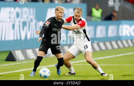 Francfort-sur-le-main, Allemagne. 10 août 2024. im Bild : Robin Hack (Borussia Moenchengladbach, 25) L. im Zweikampf mit Rasmus Kristensen (Eintracht Frankfurt, 13). 21.09.2024, Fussball, 1. Bundesliga, 4. Spieltag, Eintracht Frankfurt - Borussia Moenchengladbach, GER, Frankfurt am main, Deutsche Bank Park, DFL LA RÉGLEMENTATION INTERDIT TOUTE UTILISATION DE PHOTOGRAPHIES COMME SÉQUENCES D'IMAGES ET/OU QUASI-VIDÉO. Crédit : dpa/Alamy Live News Banque D'Images