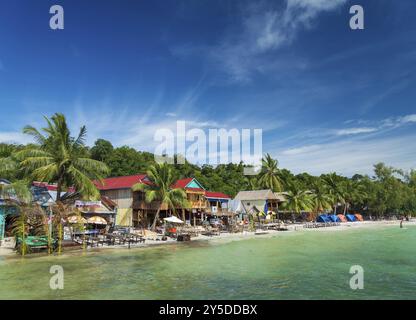 Bars de plage du village de l'île de Koh rong au cambodge Banque D'Images