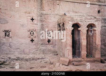 Célèbres églises chrétiennes orthodoxes éthiopiennes taillées dans le rocher de lalibela ethiopie Banque D'Images