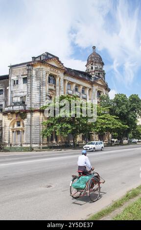 Ancien bâtiment colonial britannique à yangon myanmar Banque D'Images