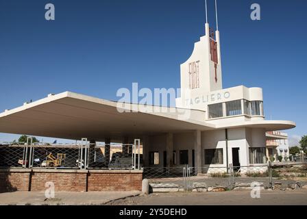 Fiat tagliero bâtiment moderniste futuriste de l'architecte italien Giuseppe Pettazzi à asmara érythrée Banque D'Images