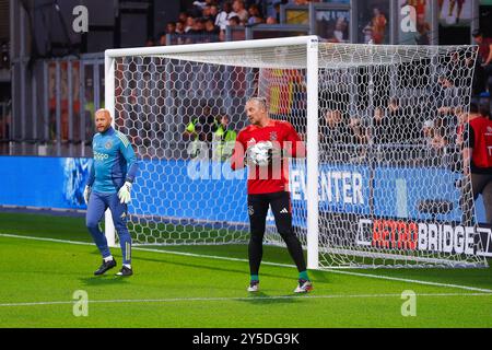 Deventer, pays-Bas. 21 septembre 2024. DEVENTER, Stadium de Adelaarshorst, 21-09-2024, saison 2024/2025, Néerlandais Eredivisie. Pendant le match Go Ahead Eagles - Ajax, Ajax gardien Remko Pasveer crédit : Pro Shots/Alamy Live News Banque D'Images