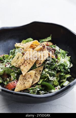 Fatoush fattoush classique traditionnel célèbre salade libanaise du moyen-Orient Banque D'Images