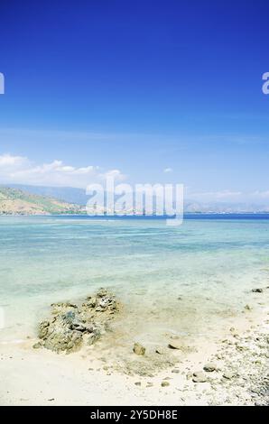 Areia branca plage tropicale près de dili au timor oriental Banque D'Images