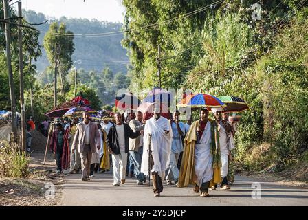 Cortège funéraire orthodoxe chrétien africain éthiopien dans le gondar rural ethiopie Banque D'Images