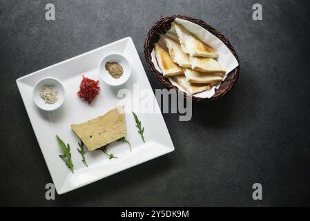 Pâté de canard traditionnel français au foie gras et plateau de grignotage Banque D'Images