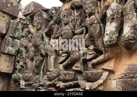 Relief sur un mur du temple du Bayon à Angkor Thom au Cambodge Banque D'Images