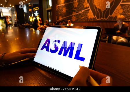 Chine. 21 septembre 2024. Dans cette illustration photo, un logo ASML est affiché sur l'écran d'un iPad. (Photo de Sheldon Cooper/SOPA images/SIPA USA) *** strictement à des fins éditoriales *** crédit : SIPA USA/Alamy Live News Banque D'Images