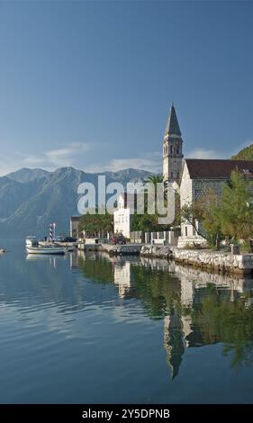 Village Perast sur la baie de kotor au monténégro Banque D'Images