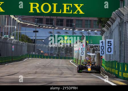 Marina Bay Street circuit, Singapour, Singapour. 21 septembre 2024 ; Sergio Perez du Mexique et Oracle Red Bull Racing lors du Grand Prix de formule 1 de Singapour crédit : Jay Hirano/AFLO/Alamy Live News Banque D'Images