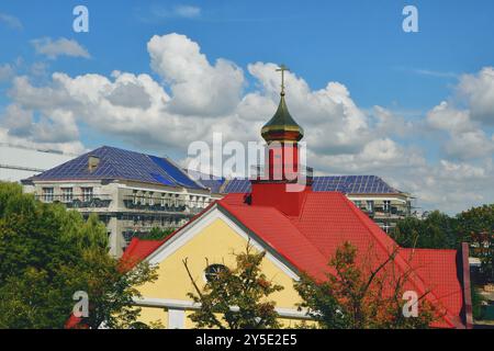 Le toit a une terrasse d'observation et une petite tourelle. Kaliningrad, Russie Banque D'Images