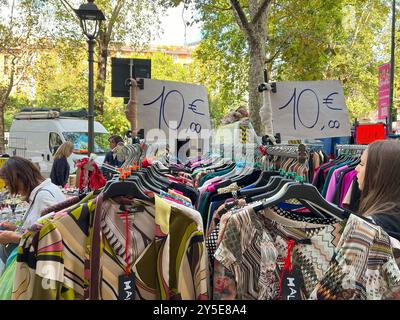 Milan, Italie - 14 septembre 2024 : Journée shopping au Mercato sabato via Fauche banco di Luca & Marika Banque D'Images