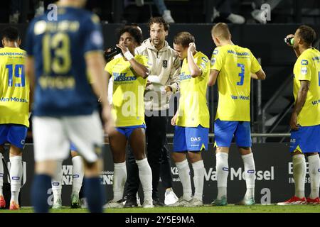 WAALWIJK - (de gauche à droite) Godfried Roemeratoe du RKC Waalwijk, Geert-Arend Roorda, Julian Lelieveld du RKC Waalwijk, Dario van den Buijs du RKC Waalwijk lors du match néerlandais Eredivisie entre le RKC Waalwijk et le Sparta Rotterdam au Mandemakers Stadium le 21 septembre 2024 à Waalwijk, pays-Bas. ANP BART STOUTJESDIJK Banque D'Images