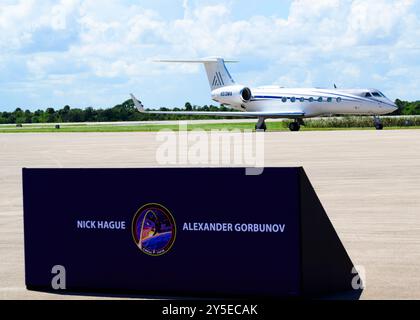 Merritt Island, Floride, États-Unis. 21 septembre 2024. Un avion transportant l'astronaute de la NASA Nick Hague et le cosmonaute de Roscosmos Aleksandr Gorbunov est vu alors qu'il arrive à l'installation de lancement et d'atterrissage du Centre spatial Kennedy de la NASA en Floride le 21 septembre 2024, avant la mission SpaceX Crew-9 de l'agence prévue pour le lancement à 14h05 HAE le 26 septembre 2024, du complexe de lancement spatial-40 (SLC-40) à la Station spatiale du Cap Canaveral, Floride, à la Station spatiale internationale. Crédit : ZUMA Press, Inc/Alamy Live News Banque D'Images