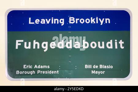 Fuhgeddaboudit quittant Brooklyn signe à New York Banque D'Images